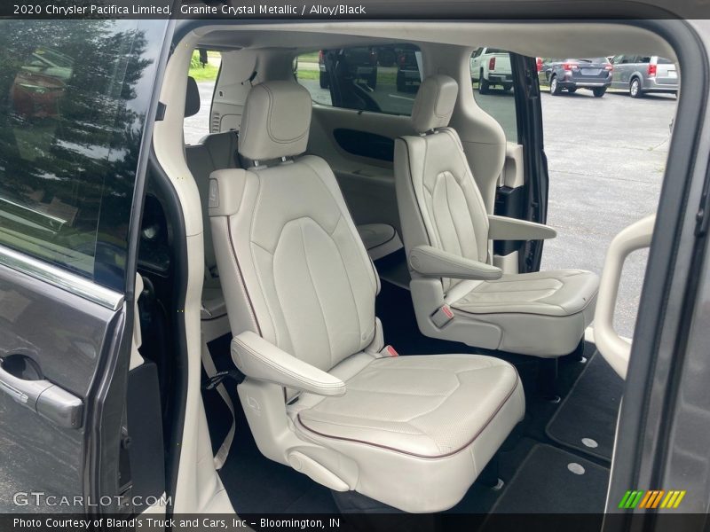 Granite Crystal Metallic / Alloy/Black 2020 Chrysler Pacifica Limited