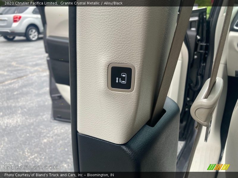 Granite Crystal Metallic / Alloy/Black 2020 Chrysler Pacifica Limited