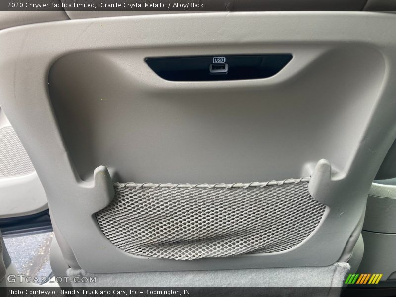 Granite Crystal Metallic / Alloy/Black 2020 Chrysler Pacifica Limited