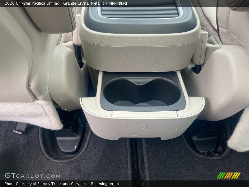 Granite Crystal Metallic / Alloy/Black 2020 Chrysler Pacifica Limited
