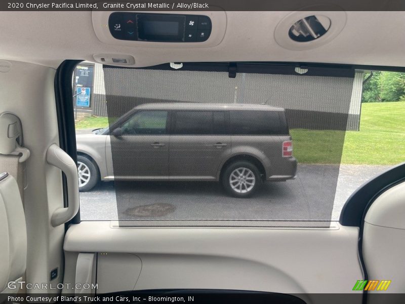 Granite Crystal Metallic / Alloy/Black 2020 Chrysler Pacifica Limited