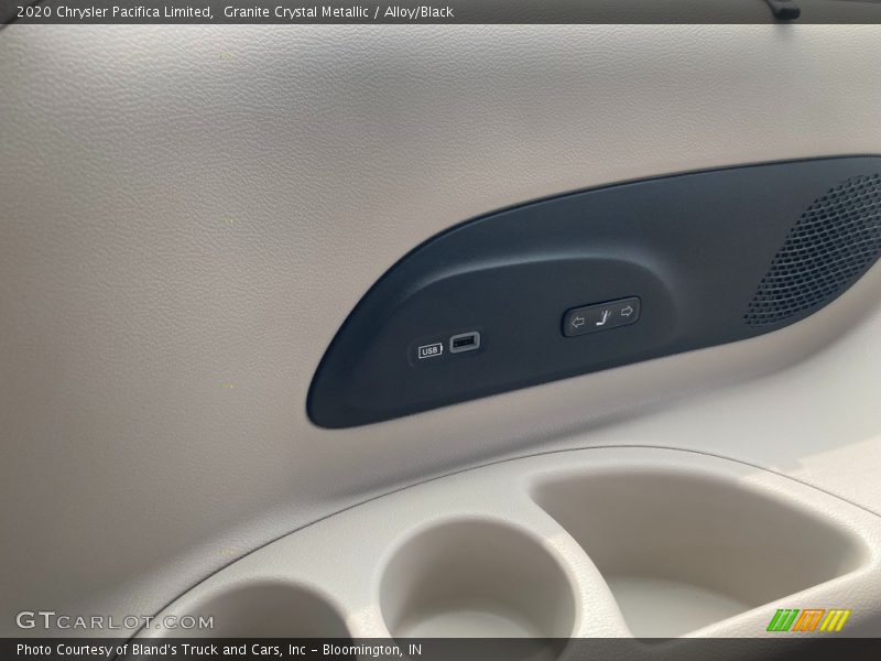 Granite Crystal Metallic / Alloy/Black 2020 Chrysler Pacifica Limited