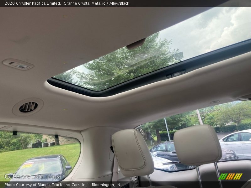 Granite Crystal Metallic / Alloy/Black 2020 Chrysler Pacifica Limited