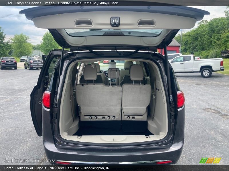 Granite Crystal Metallic / Alloy/Black 2020 Chrysler Pacifica Limited