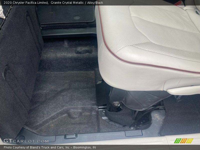 Granite Crystal Metallic / Alloy/Black 2020 Chrysler Pacifica Limited