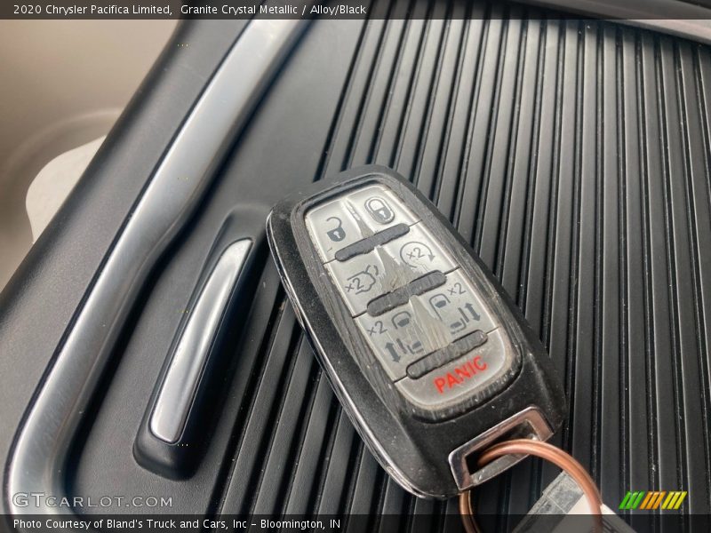 Granite Crystal Metallic / Alloy/Black 2020 Chrysler Pacifica Limited