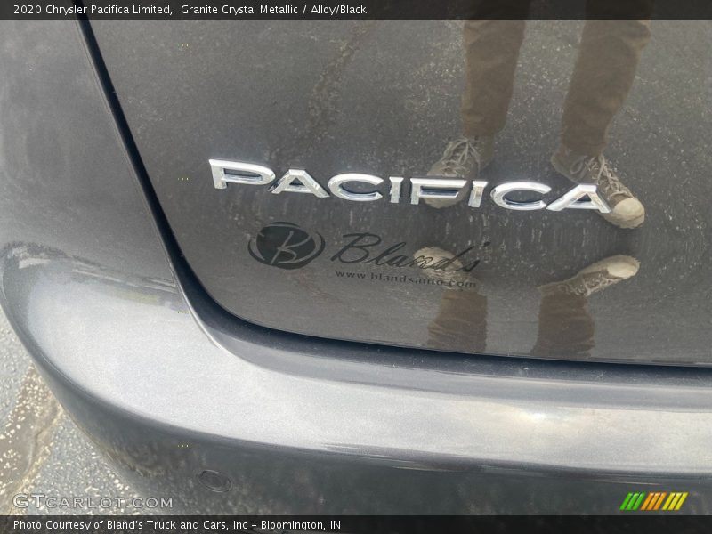 Granite Crystal Metallic / Alloy/Black 2020 Chrysler Pacifica Limited