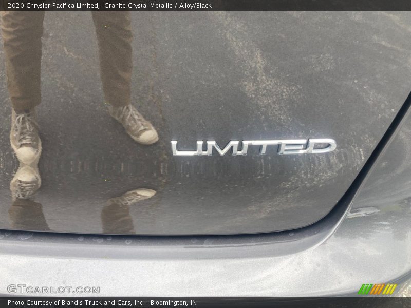 Granite Crystal Metallic / Alloy/Black 2020 Chrysler Pacifica Limited