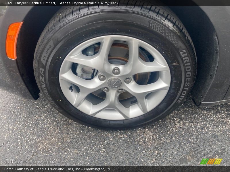 Granite Crystal Metallic / Alloy/Black 2020 Chrysler Pacifica Limited