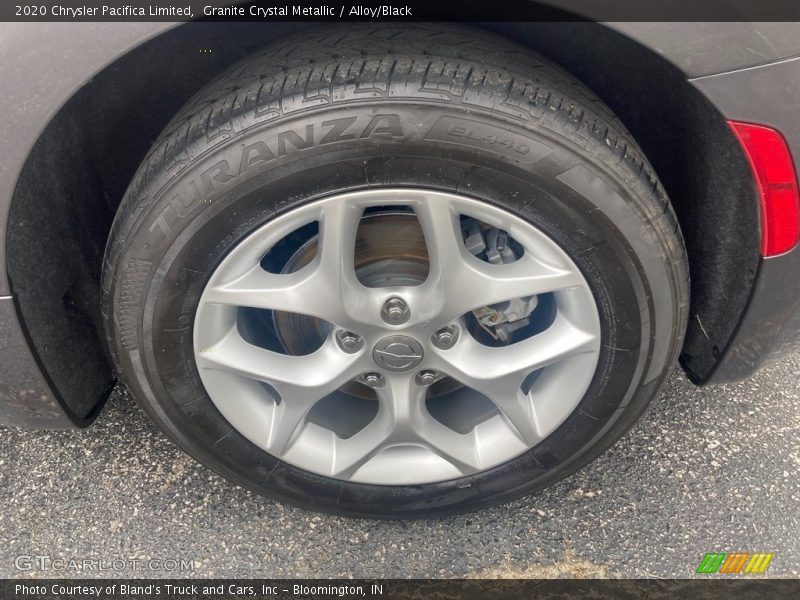Granite Crystal Metallic / Alloy/Black 2020 Chrysler Pacifica Limited