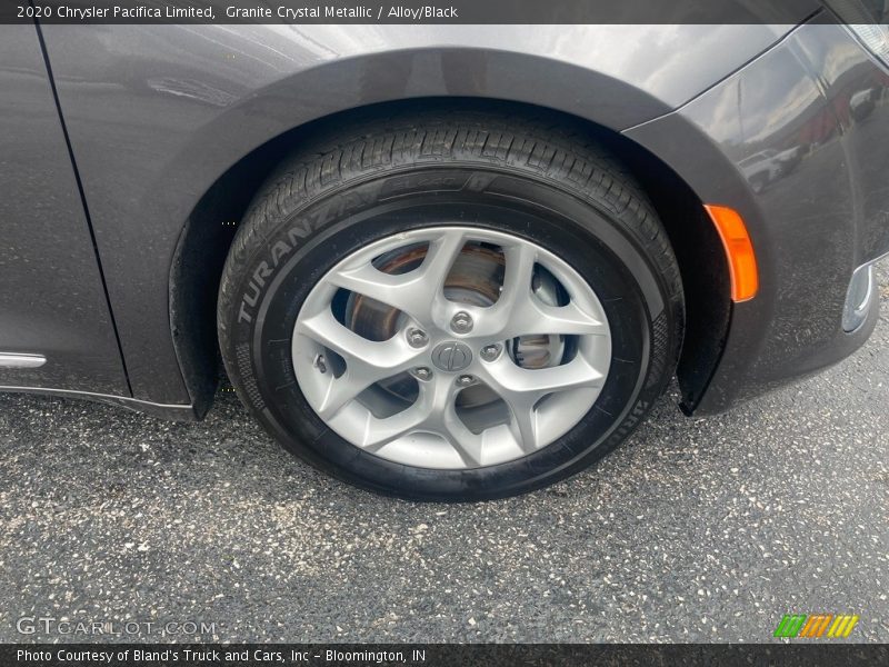 Granite Crystal Metallic / Alloy/Black 2020 Chrysler Pacifica Limited