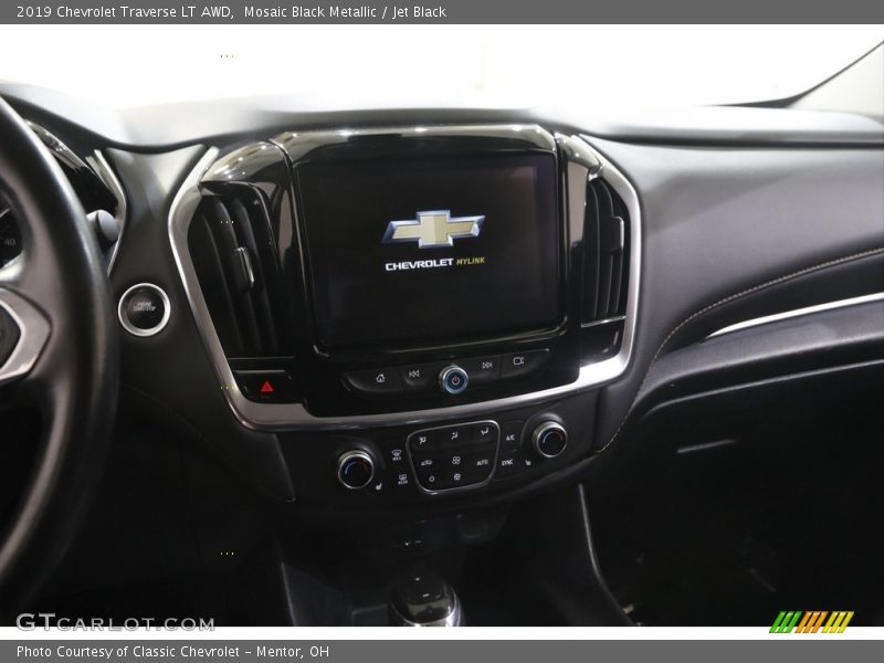 Mosaic Black Metallic / Jet Black 2019 Chevrolet Traverse LT AWD