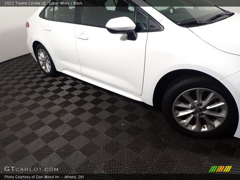 Super White / Black 2022 Toyota Corolla LE