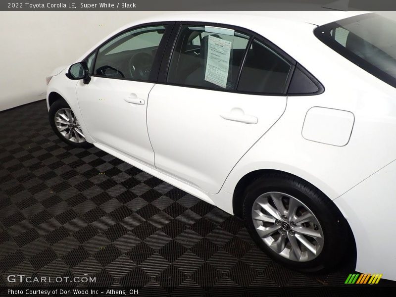 Super White / Black 2022 Toyota Corolla LE