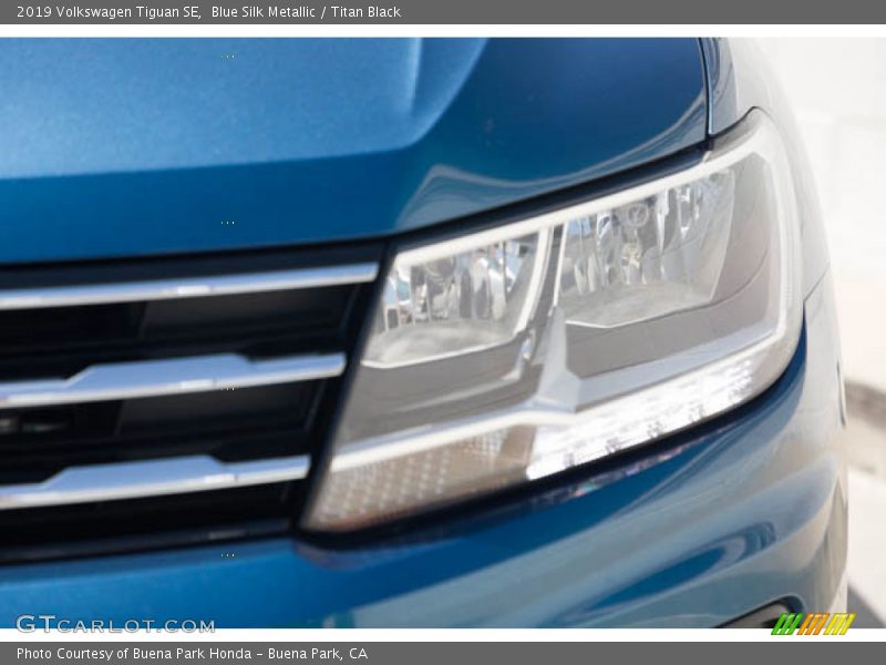 Blue Silk Metallic / Titan Black 2019 Volkswagen Tiguan SE