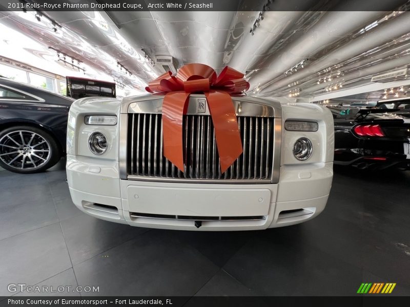 Arctic White / Seashell 2011 Rolls-Royce Phantom Drophead Coupe
