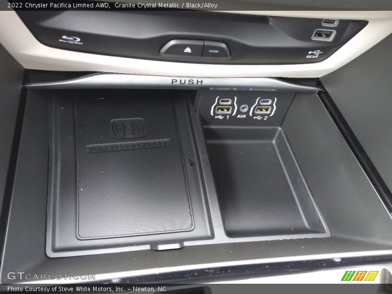 Granite Crystal Metallic / Black/Alloy 2022 Chrysler Pacifica Limited AWD