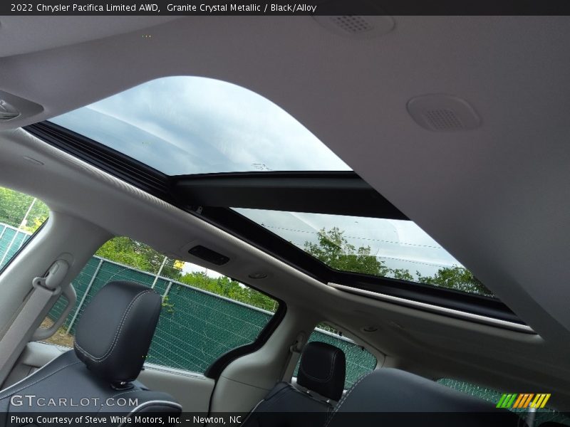 Granite Crystal Metallic / Black/Alloy 2022 Chrysler Pacifica Limited AWD