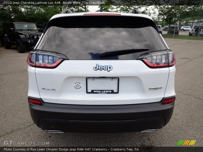 Bright White / Ski Gray/Black 2022 Jeep Cherokee Latitude Lux 4x4
