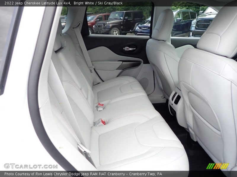 Bright White / Ski Gray/Black 2022 Jeep Cherokee Latitude Lux 4x4