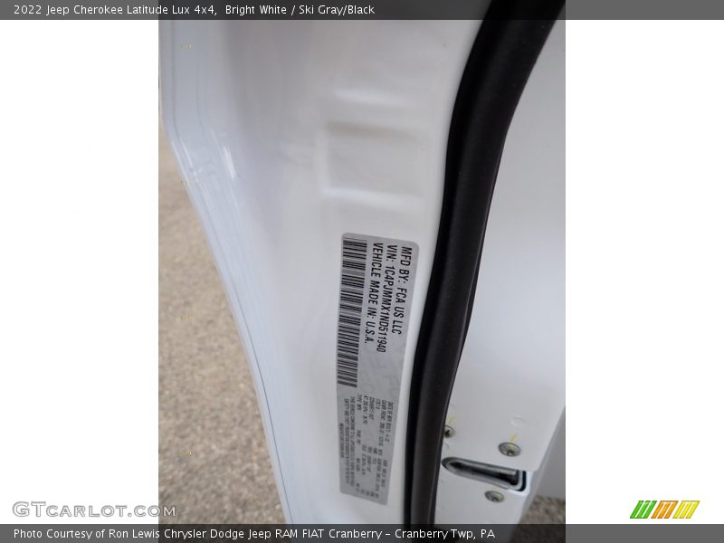 Bright White / Ski Gray/Black 2022 Jeep Cherokee Latitude Lux 4x4