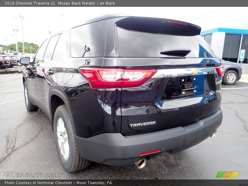Mosaic Black Metallic / Jet Black 2019 Chevrolet Traverse LS