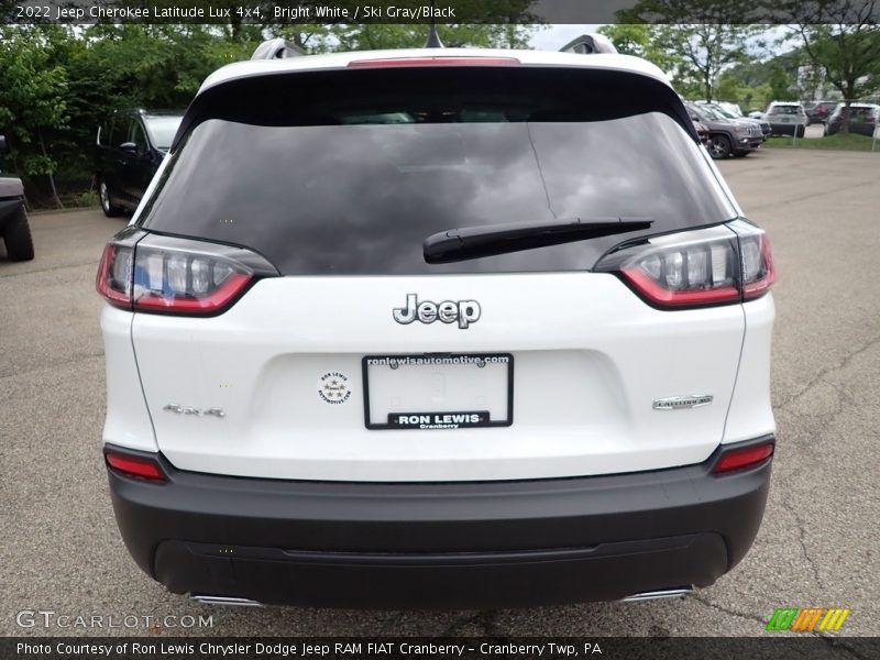 Bright White / Ski Gray/Black 2022 Jeep Cherokee Latitude Lux 4x4