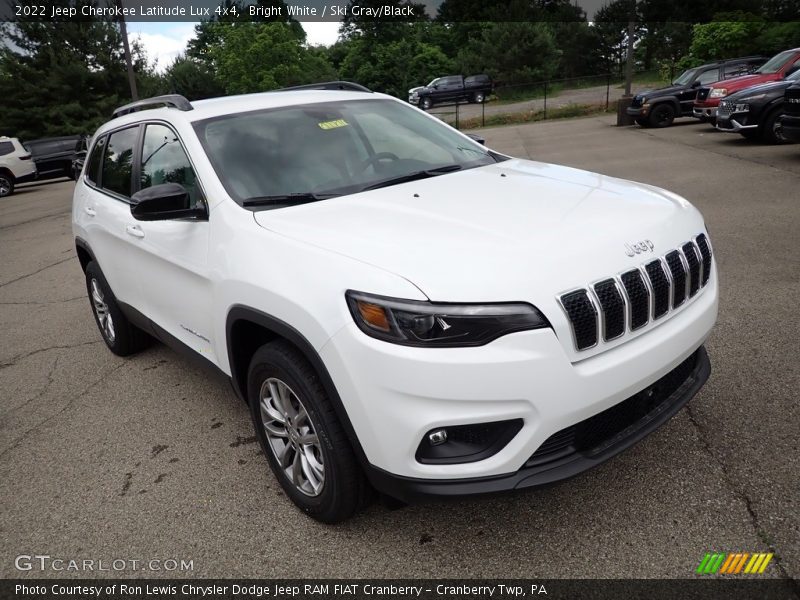 Bright White / Ski Gray/Black 2022 Jeep Cherokee Latitude Lux 4x4