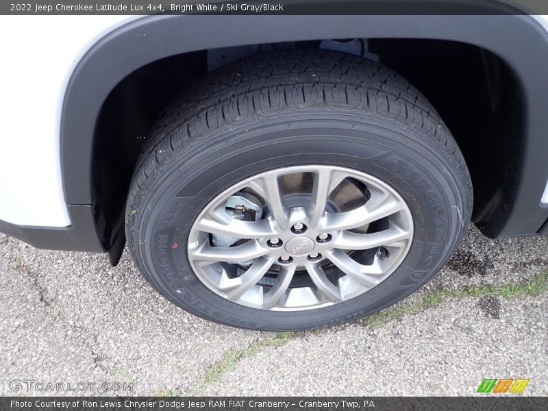 Bright White / Ski Gray/Black 2022 Jeep Cherokee Latitude Lux 4x4