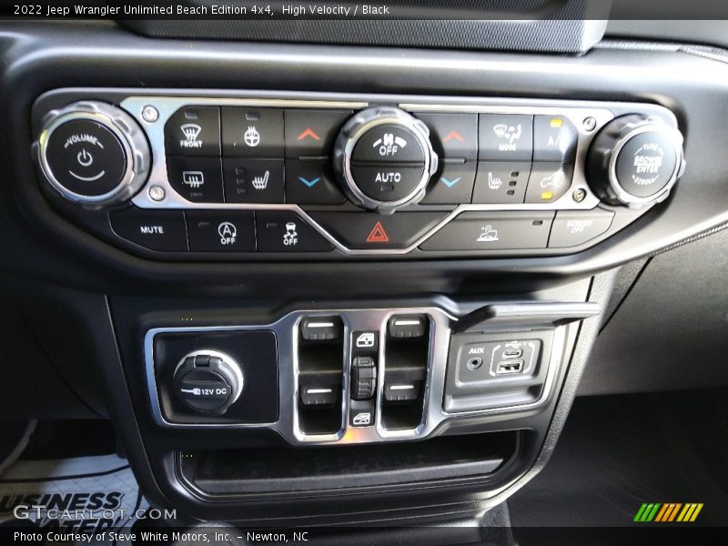 Controls of 2022 Wrangler Unlimited Beach Edition 4x4