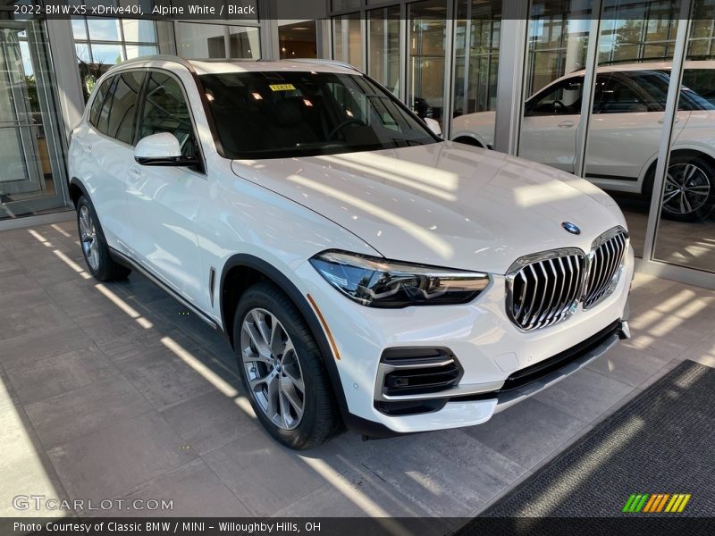 Alpine White / Black 2022 BMW X5 xDrive40i