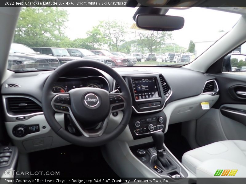 Bright White / Ski Gray/Black 2022 Jeep Cherokee Latitude Lux 4x4