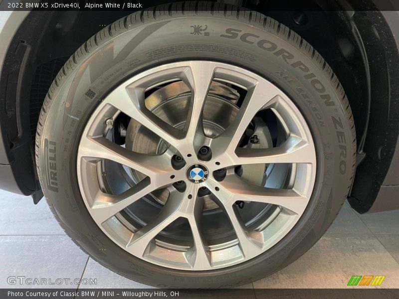 Alpine White / Black 2022 BMW X5 xDrive40i