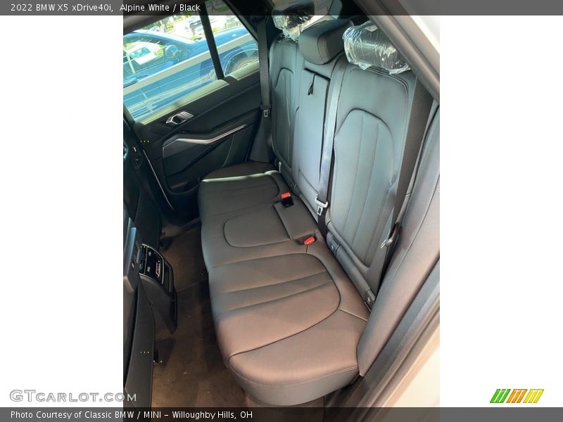 Alpine White / Black 2022 BMW X5 xDrive40i