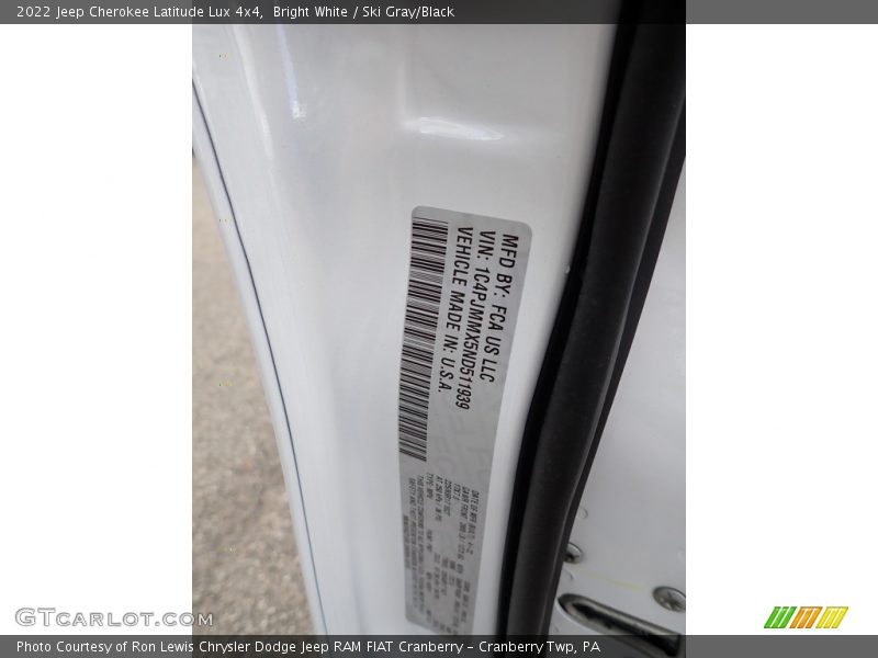 Bright White / Ski Gray/Black 2022 Jeep Cherokee Latitude Lux 4x4