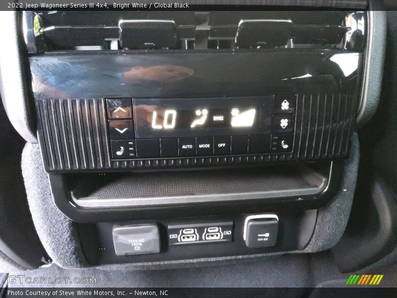 Bright White / Global Black 2022 Jeep Wagoneer Series III 4x4