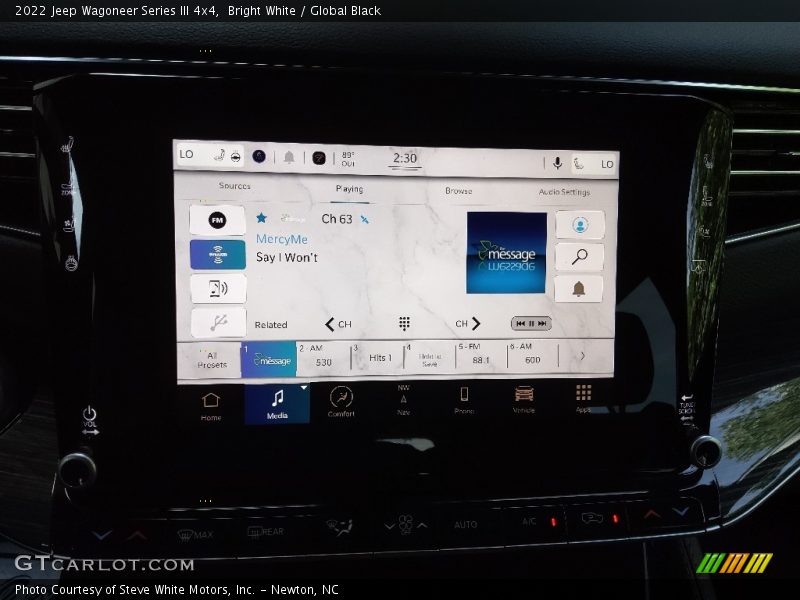 Bright White / Global Black 2022 Jeep Wagoneer Series III 4x4