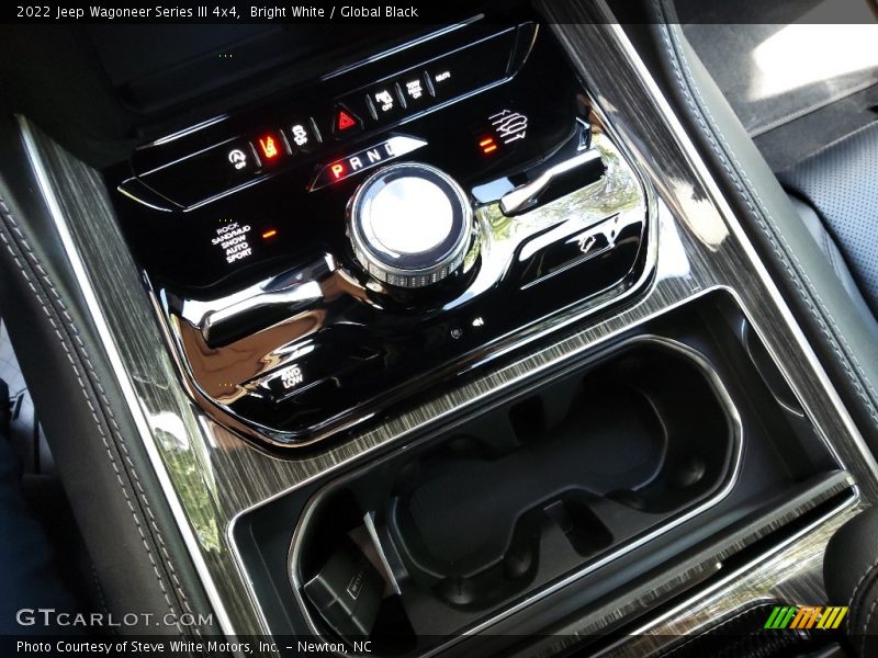 Bright White / Global Black 2022 Jeep Wagoneer Series III 4x4