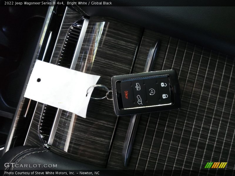 Bright White / Global Black 2022 Jeep Wagoneer Series III 4x4
