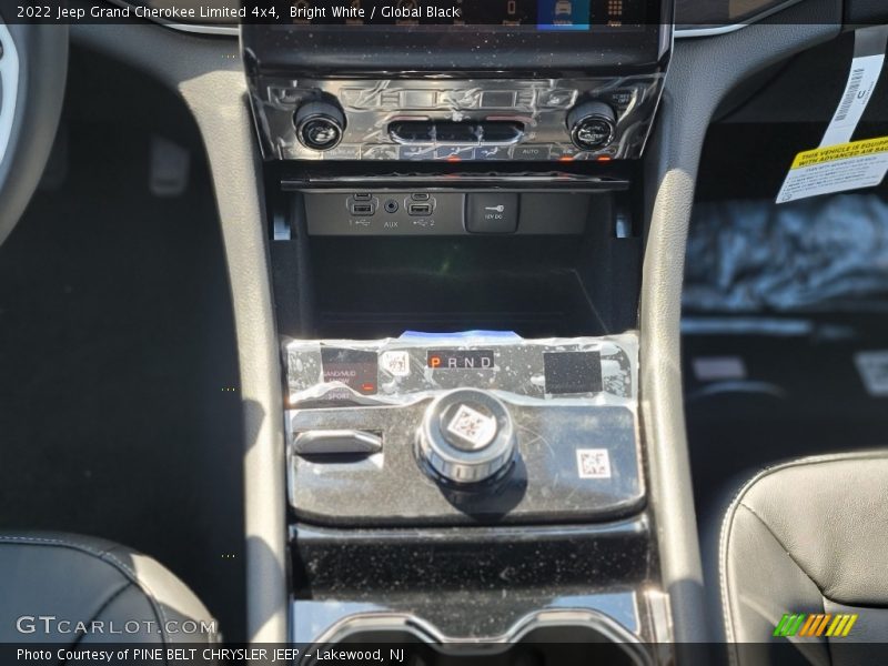 Bright White / Global Black 2022 Jeep Grand Cherokee Limited 4x4