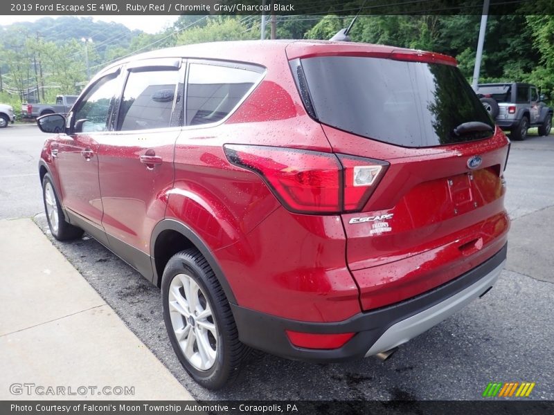 Ruby Red / Chromite Gray/Charcoal Black 2019 Ford Escape SE 4WD