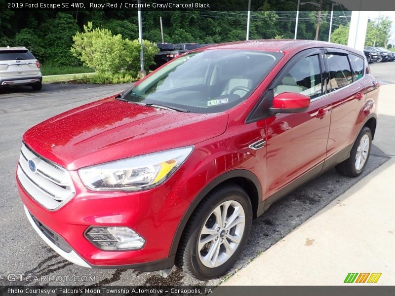 Ruby Red / Chromite Gray/Charcoal Black 2019 Ford Escape SE 4WD