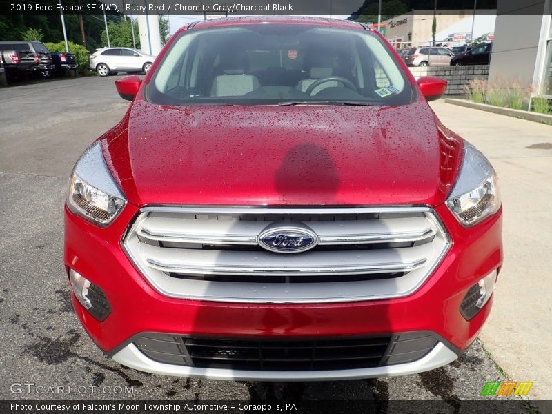 Ruby Red / Chromite Gray/Charcoal Black 2019 Ford Escape SE 4WD