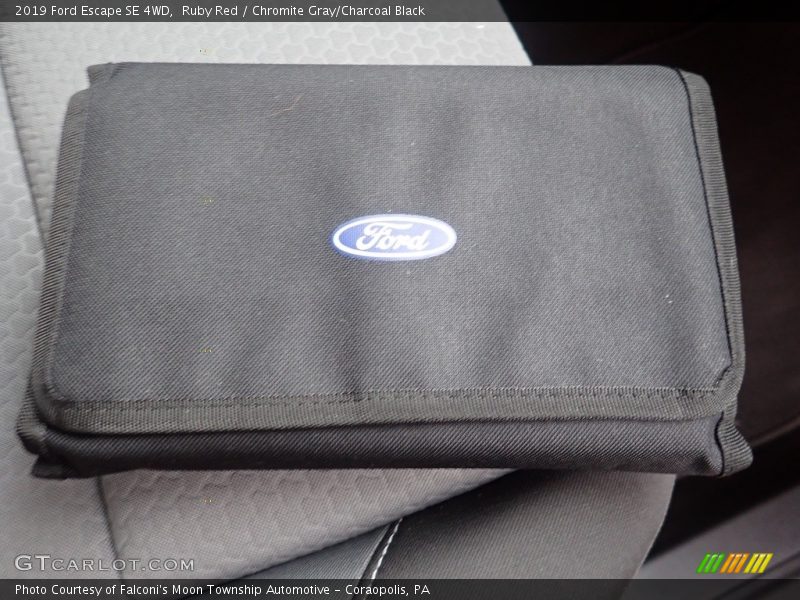 Ruby Red / Chromite Gray/Charcoal Black 2019 Ford Escape SE 4WD