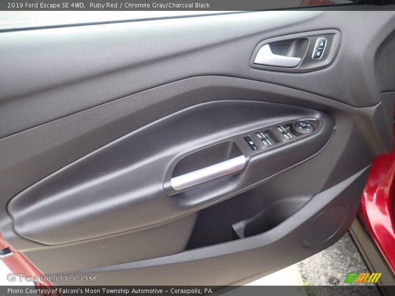 Ruby Red / Chromite Gray/Charcoal Black 2019 Ford Escape SE 4WD