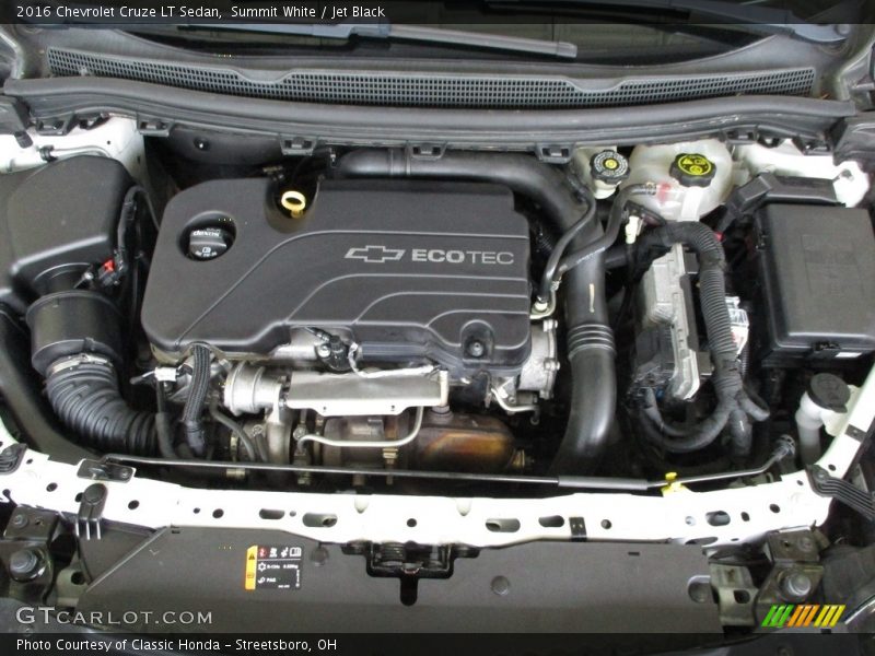 Summit White / Jet Black 2016 Chevrolet Cruze LT Sedan
