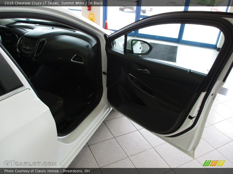 Summit White / Jet Black 2016 Chevrolet Cruze LT Sedan