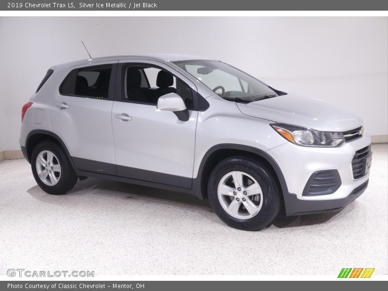 Silver Ice Metallic / Jet Black 2019 Chevrolet Trax LS