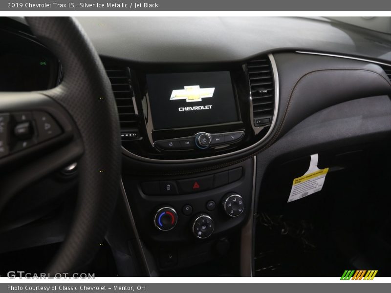 Silver Ice Metallic / Jet Black 2019 Chevrolet Trax LS