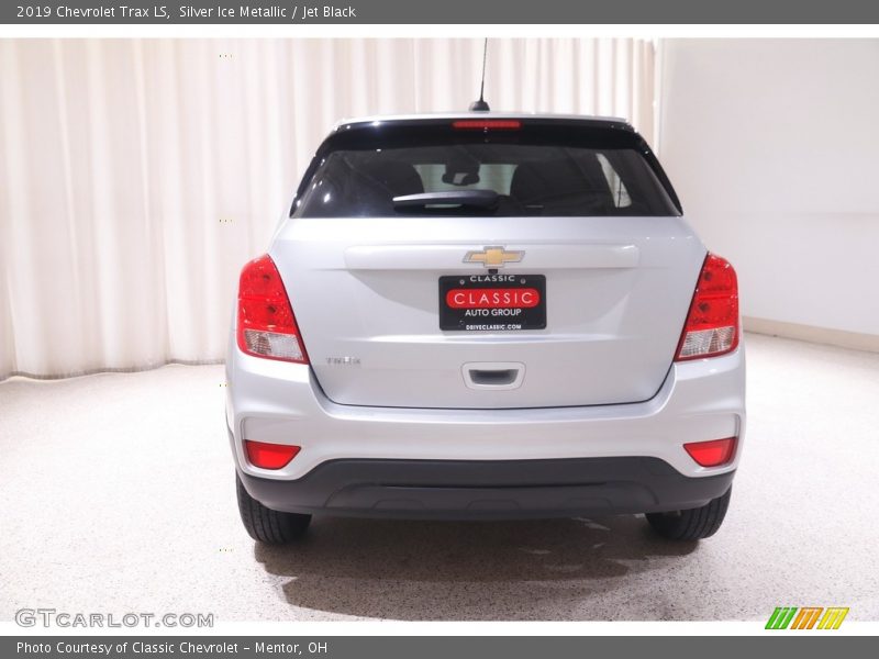 Silver Ice Metallic / Jet Black 2019 Chevrolet Trax LS